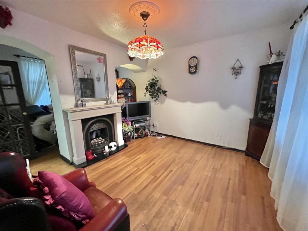 Etherow Way, Hadfield, Glossop photo 4