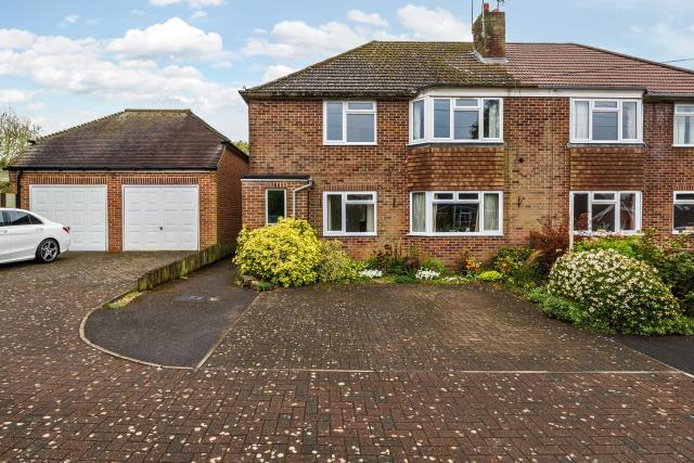 Apartment in Newbury, West Berkshire - View 2