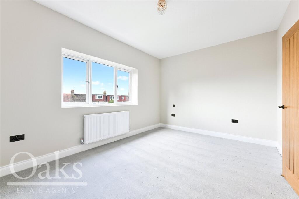 House in London, Thornton Heath - More
