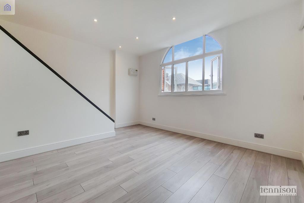 Apartment in London, Merton Park - View 3