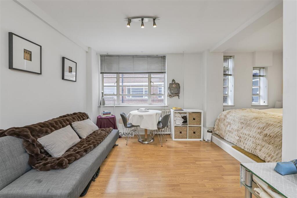 Apartment in London - More