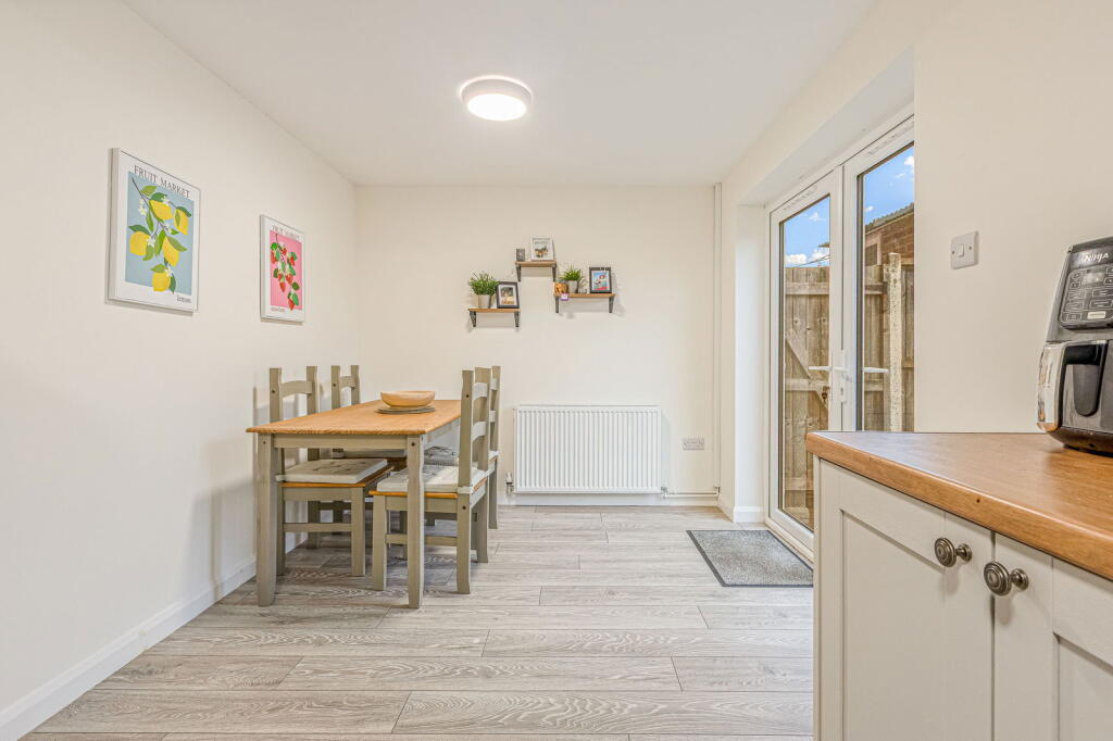 Field Way, Newhall, Swadlincote, DE11 0RR photo 4