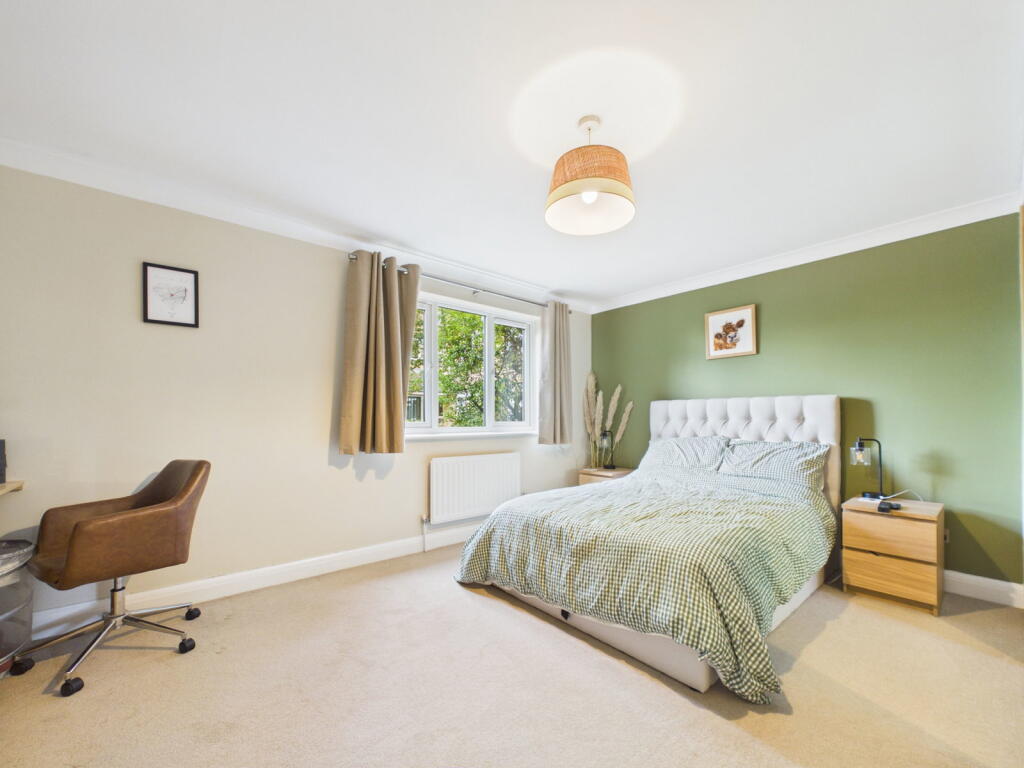 Apartment in Slough - View 4