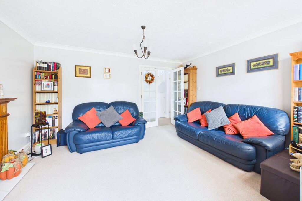 House in Poole, Hillbourne, Broadstone - More
