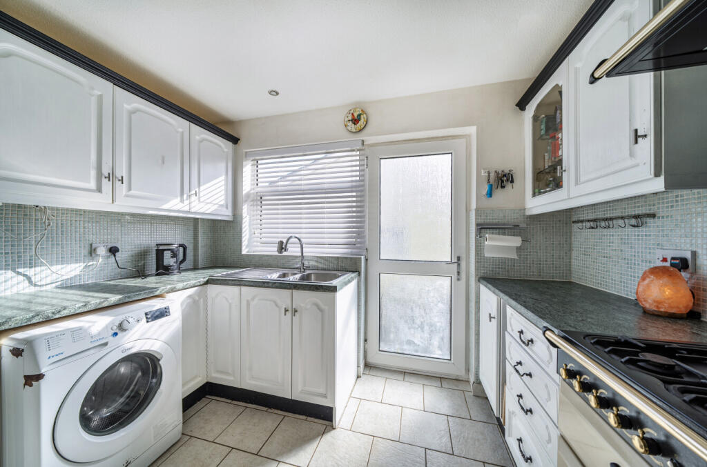 House in Chard, Jocelyn Park, Somerset - View 4