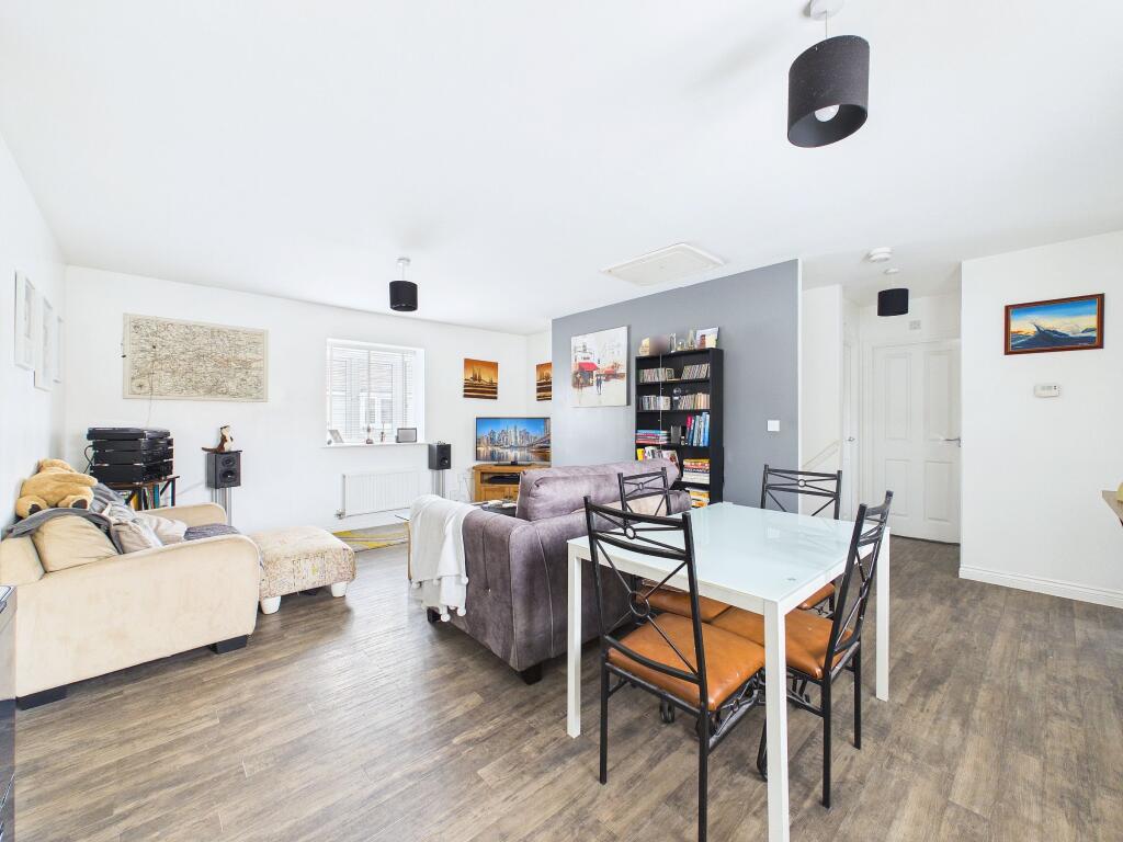 House in St Neots, Eynesbury - View 3