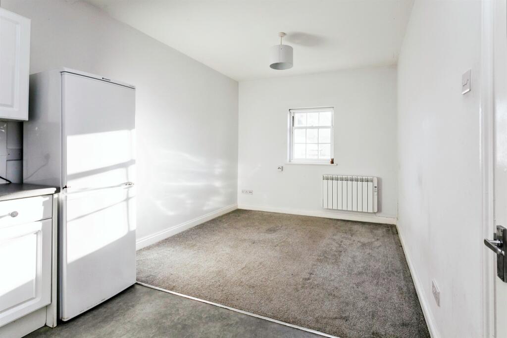 Apartment in Buckingham, Buckinghamshire - More