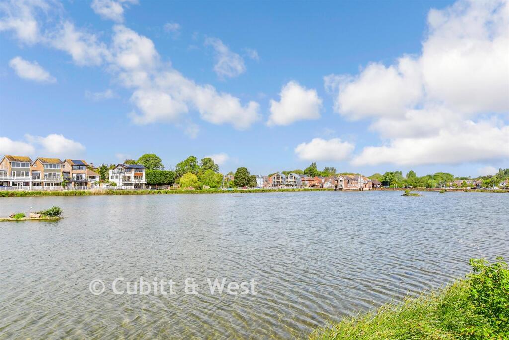 House in Chichester, Southbourne - View 2