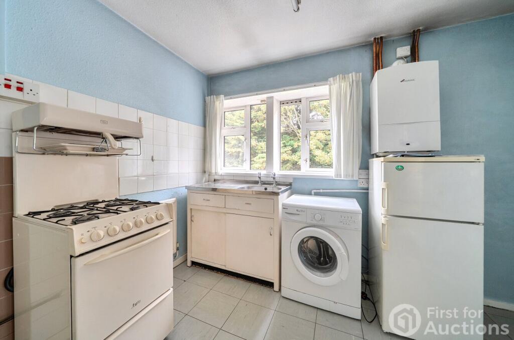Apartment in Aldershot, East End, North Town - View 5