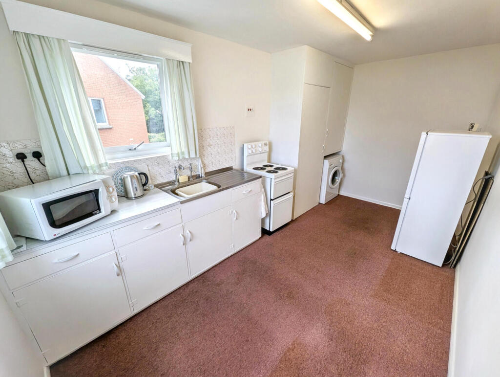 Apartment in Taunton - View 3