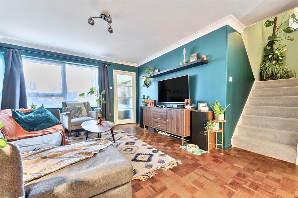 Forlease Drive, Maidenhead photo 3