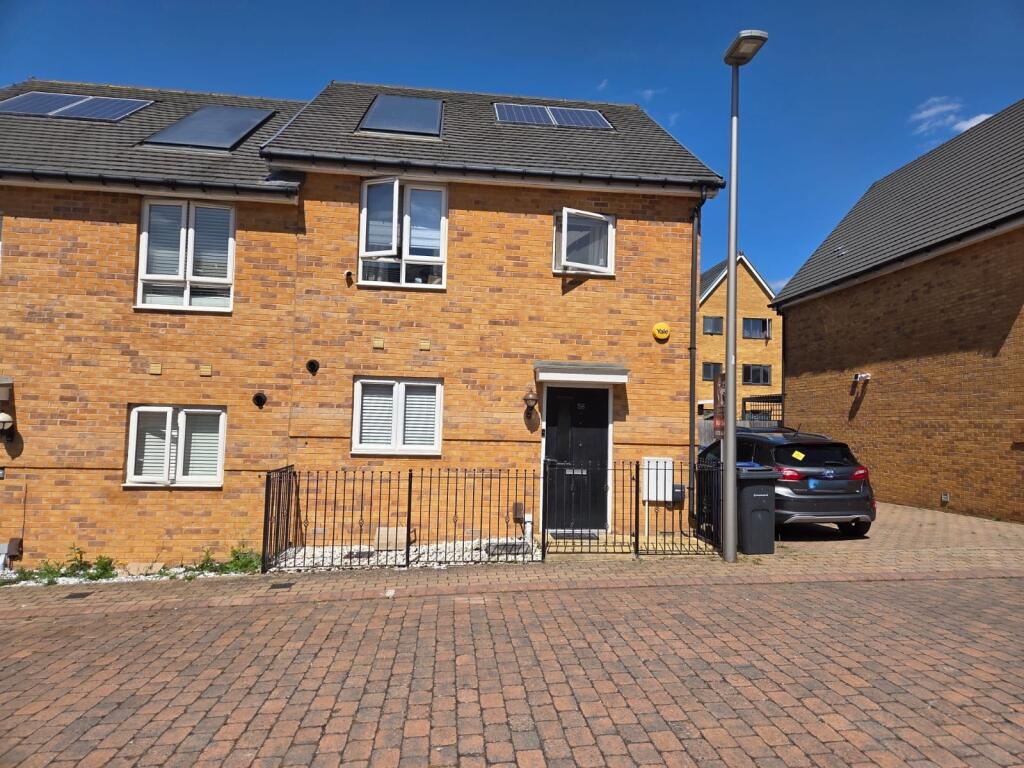 Main image of property: Barnmead Meadow, Grays