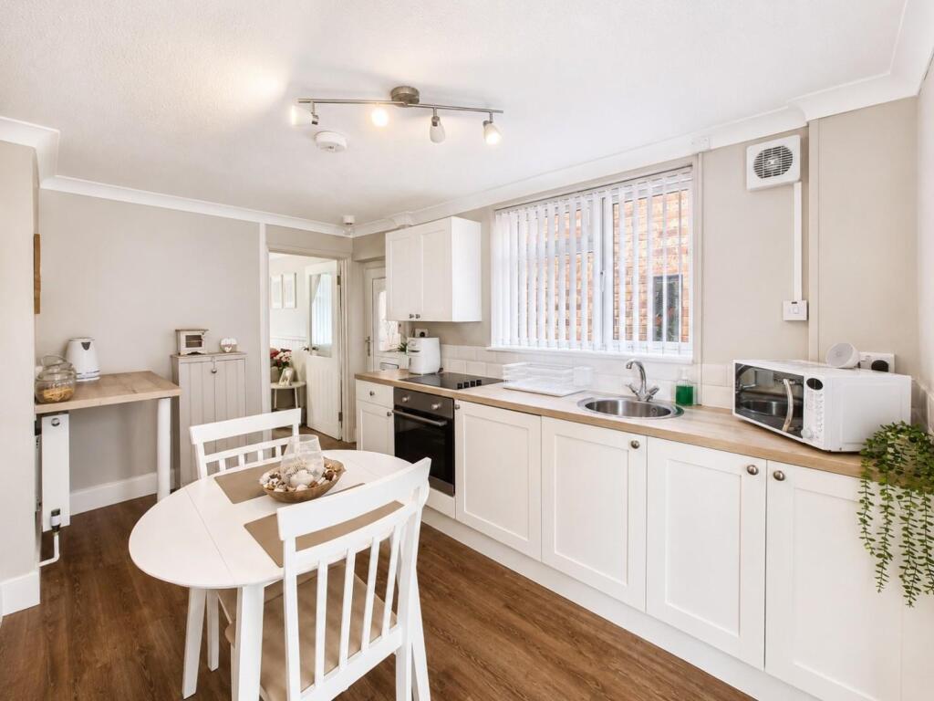 House in Northampton, Earls Barton - View 4