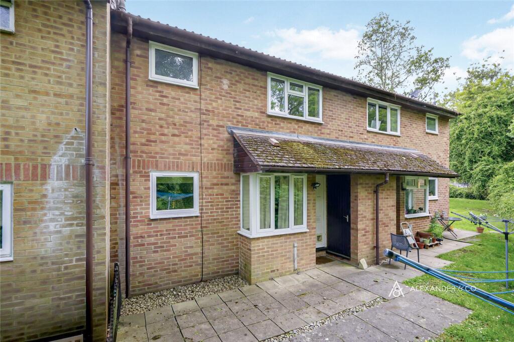Main image of property: Moor Pond Close, Bicester, Oxfordshire, OX26
