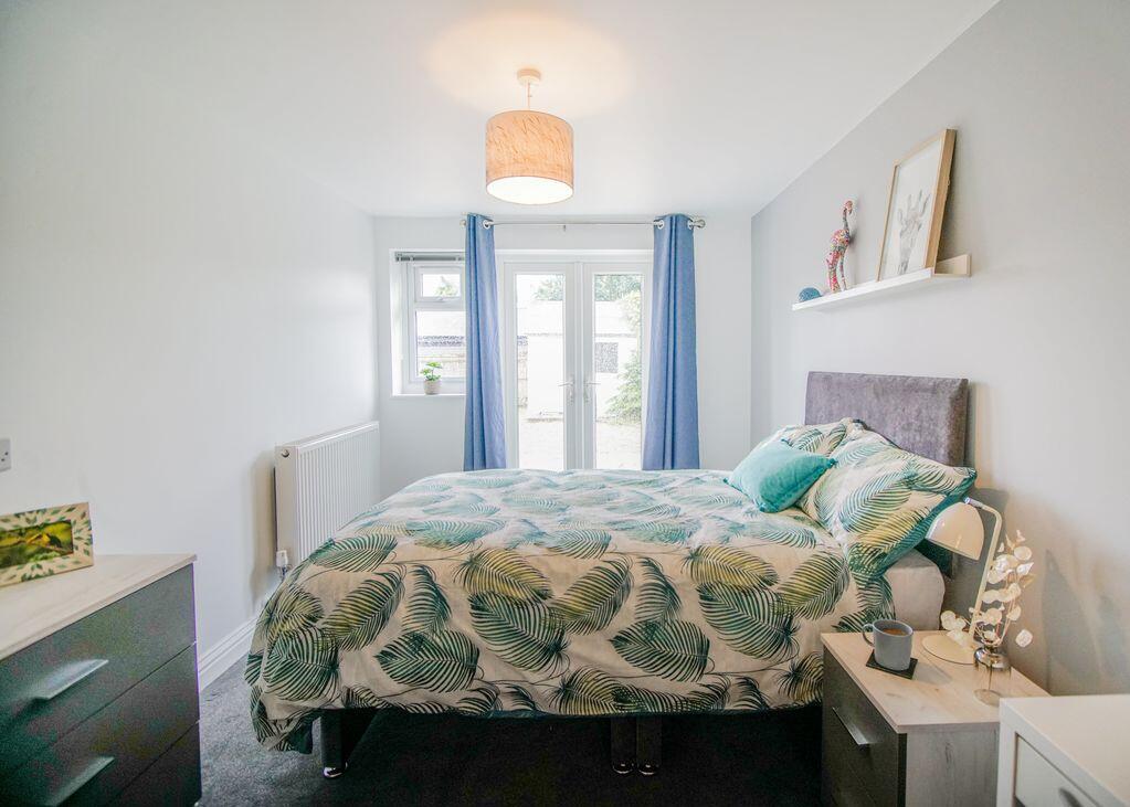 Main image of property: EN-SUITE ROOMs TO SUIT PROFESSIONALS