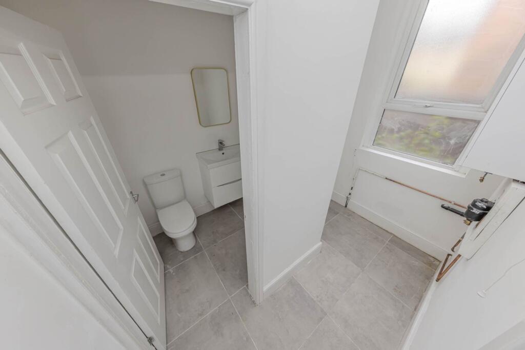 House in Stoke-on-Trent - View 5