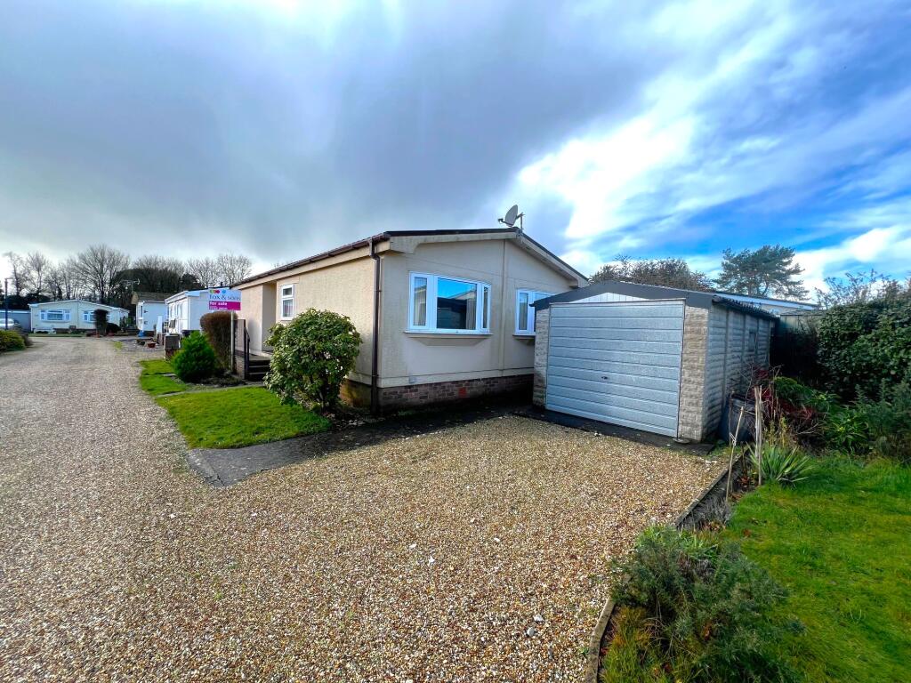 2-bed caravan on Oaklands Park, Crossways, Dorchester, £140,000