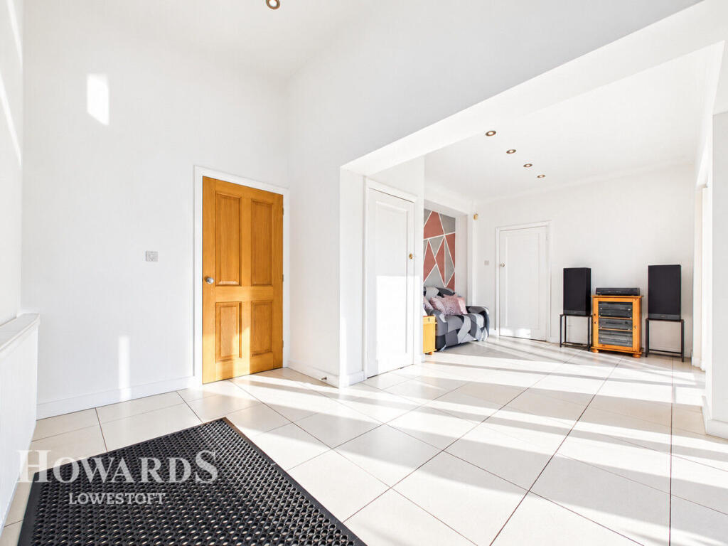 House in East Suffolk, Lowestoft - More