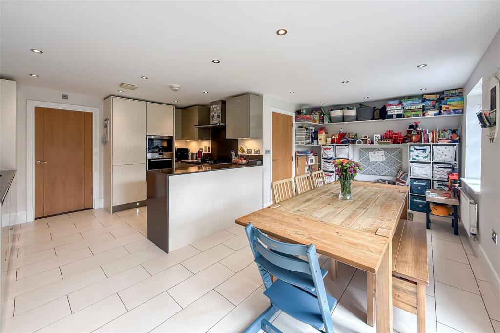 House in St Albans - View 3