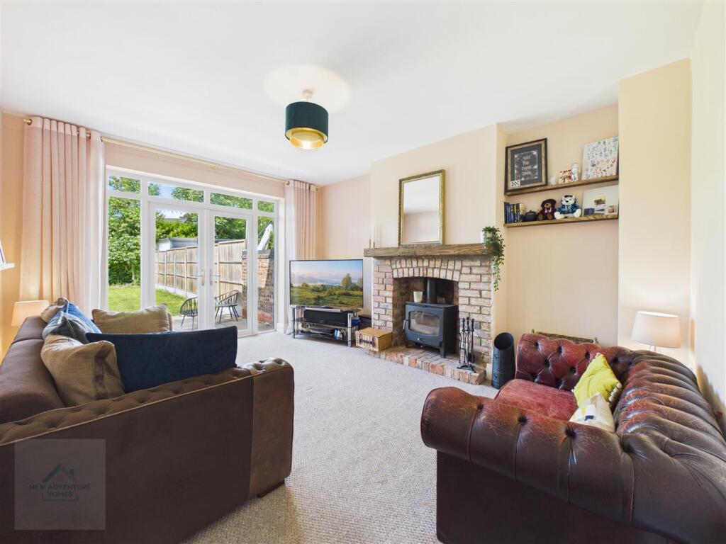 Four Bedroom Family Home on School Lane, Hartford photo 3