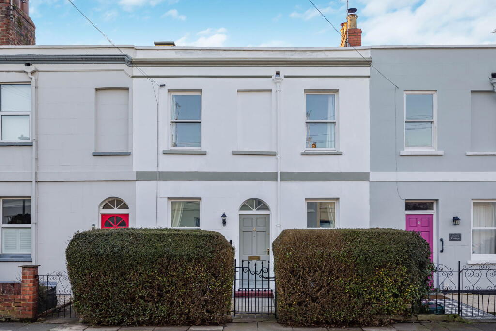 2-bed terraced on Victoria Place, Cheltenham, GL52 2ES, £425,000