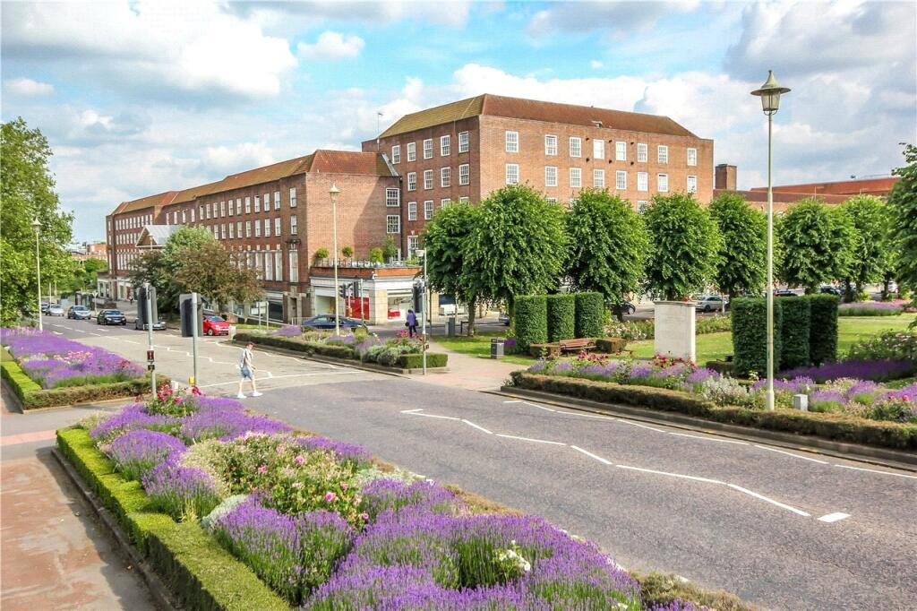 Bridge Road, Welwyn Garden City, AL8