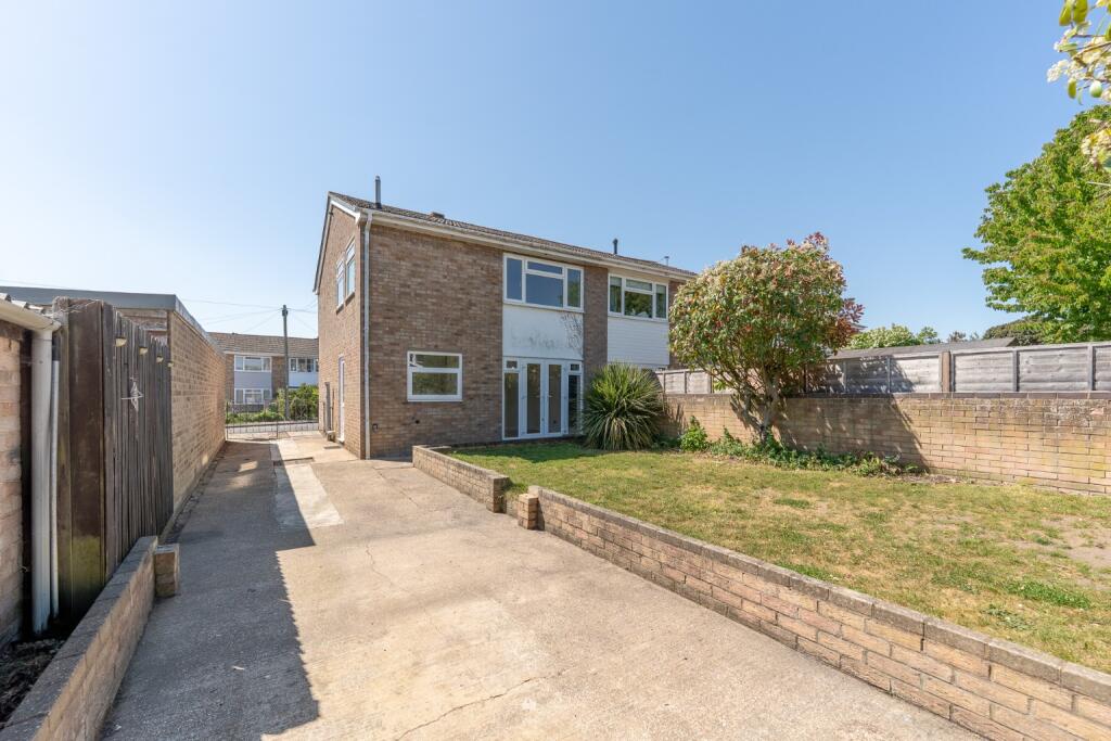 Headlands, Fenstanton, Huntingdon, Cambridgeshire, PE28 9LN photo 4