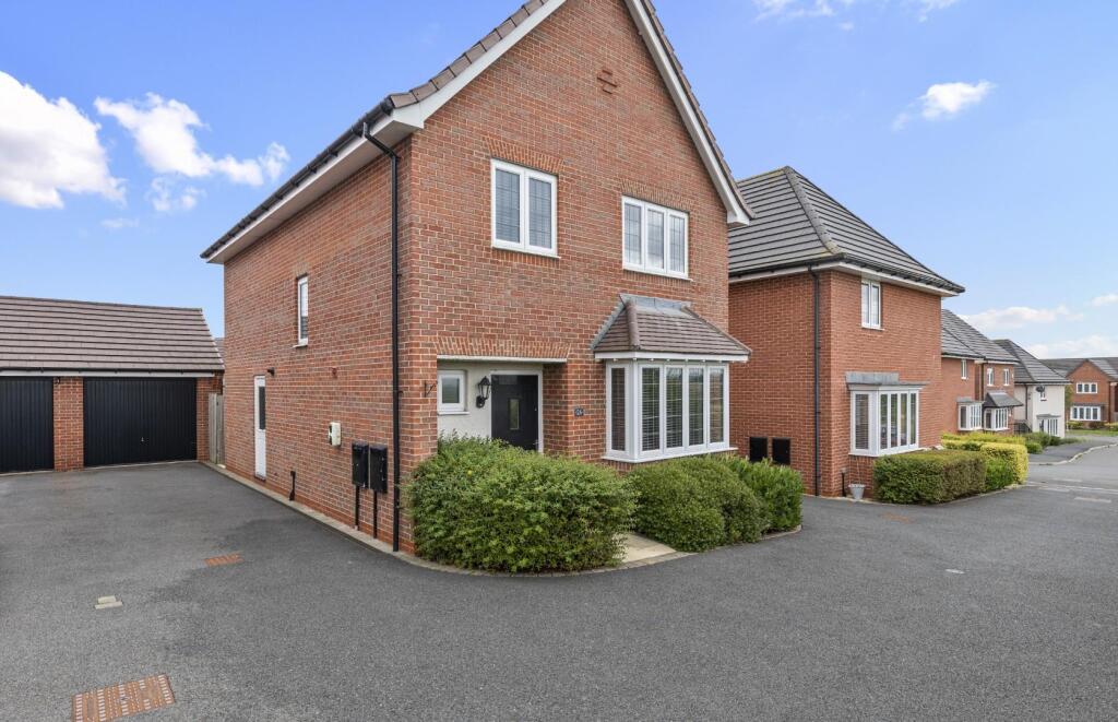 4-bed detached on Jackson Avenue, Bishops Tachbrook, £440,000