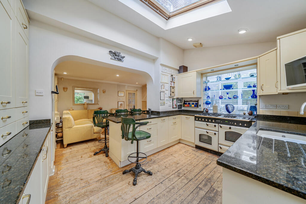 House in Southall - View 4
