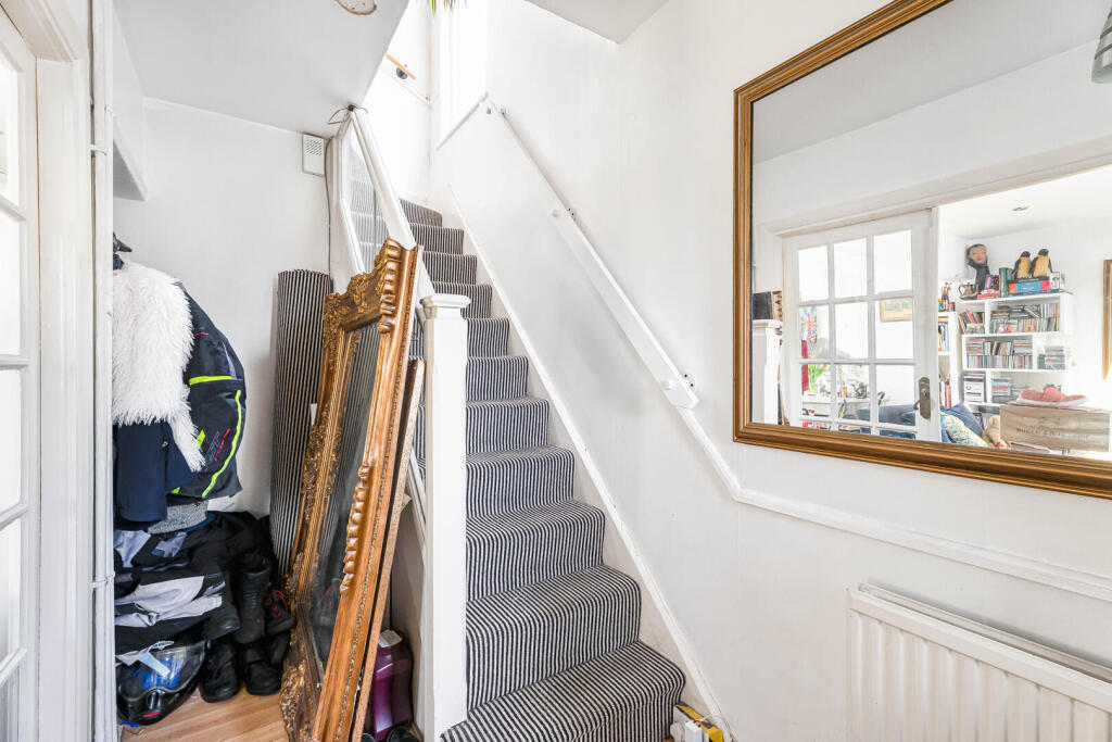 House in London - View 2