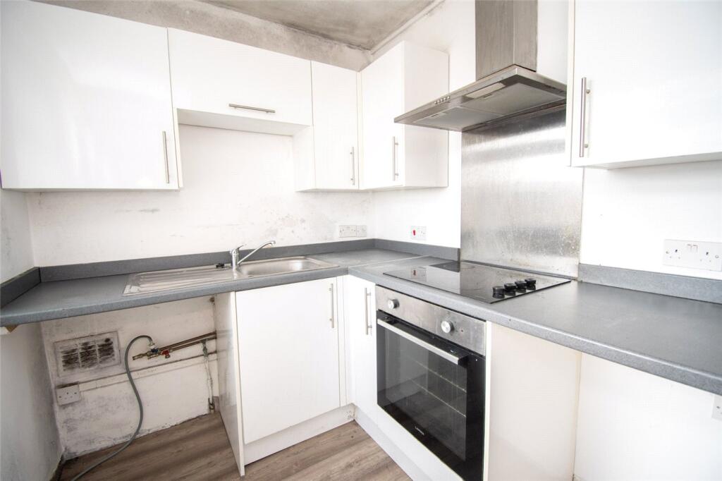 Apartment in Wirral, Liverpool City Region - View 2