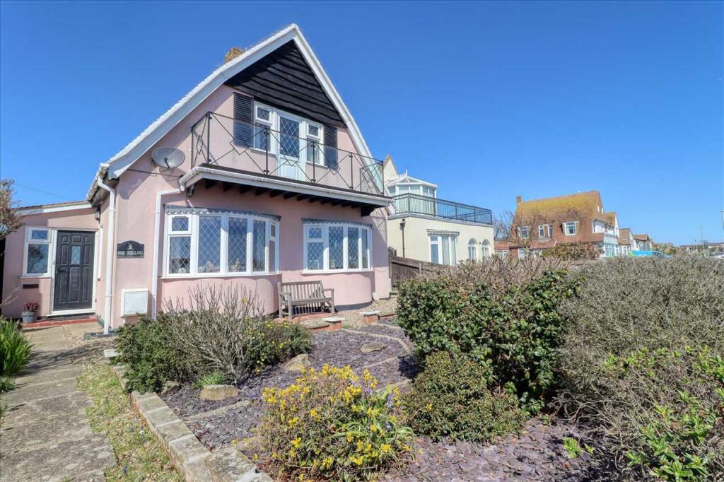 Main image of property: Cliff Parade, Walton on the Naze