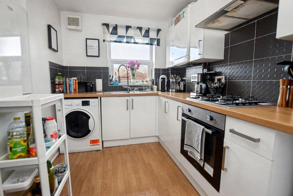 Cobham Parade, Leeds Road, Wakefield, West Yorkshire photo 3