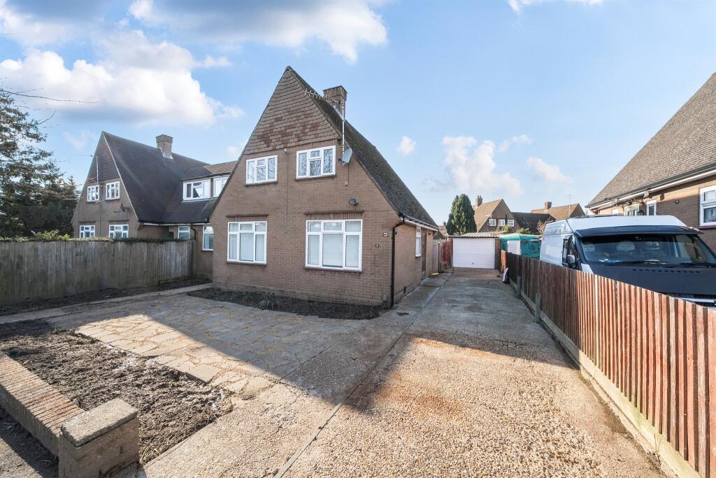 Main image of property: Woodcock Hill, Sandridge, St. Albans