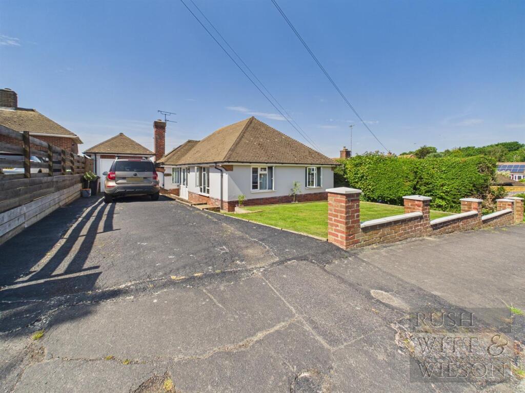2-bed detached on St. Peters Crescent, Bexhill-On-Sea, £395,000