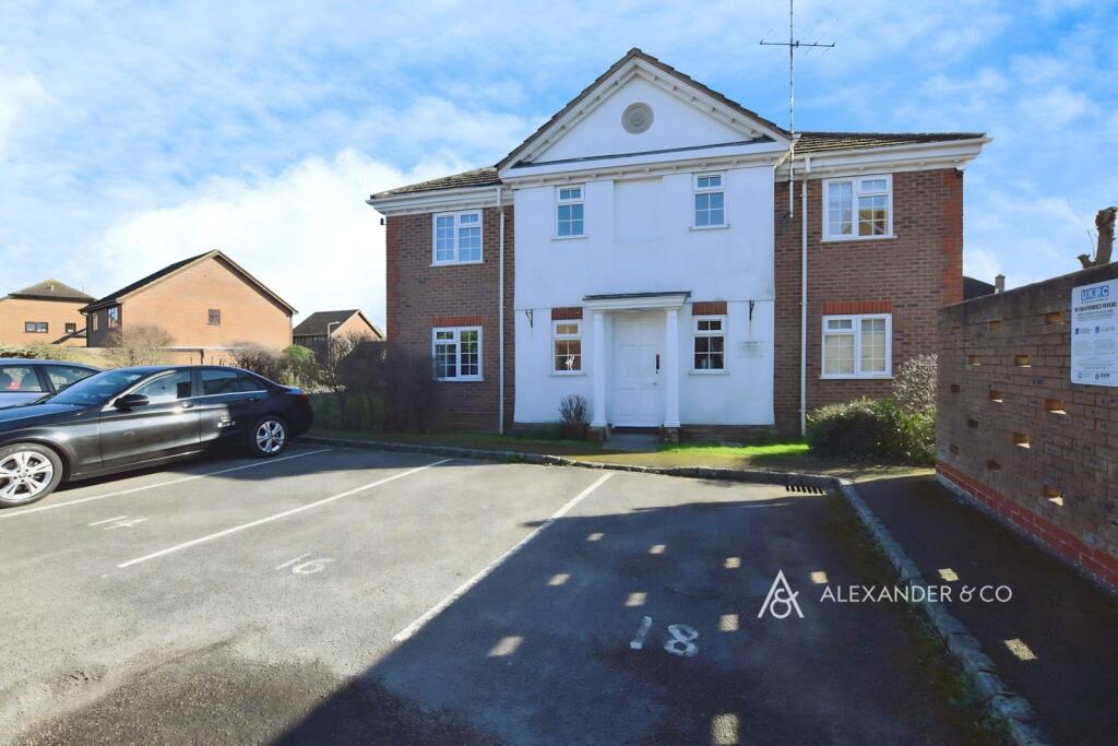 Main image of property: St Giles Lodge, Kingfisher Way, Bicester, OX26