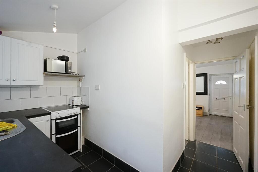 Apartment in Lancaster, Dalton Town with Newton - View 5