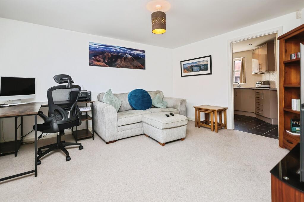 Apartment in Sandwell, Haden Hill - View 2