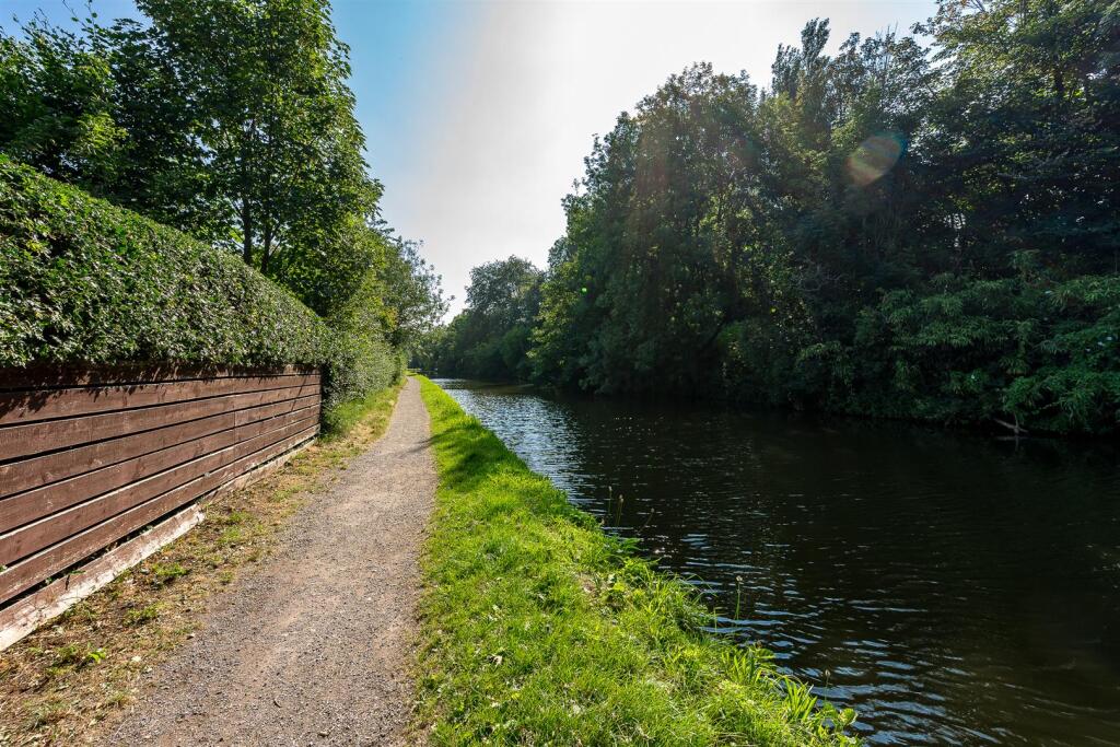 Statham Close, Lymm photo 4