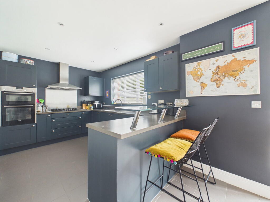 House in Redhill - View 3