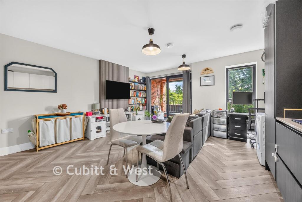 Apartment in Croydon - View 5