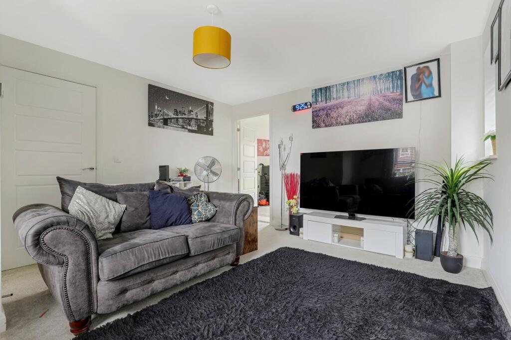 Gum Tree Close, Edwalton, NG12 - View 3