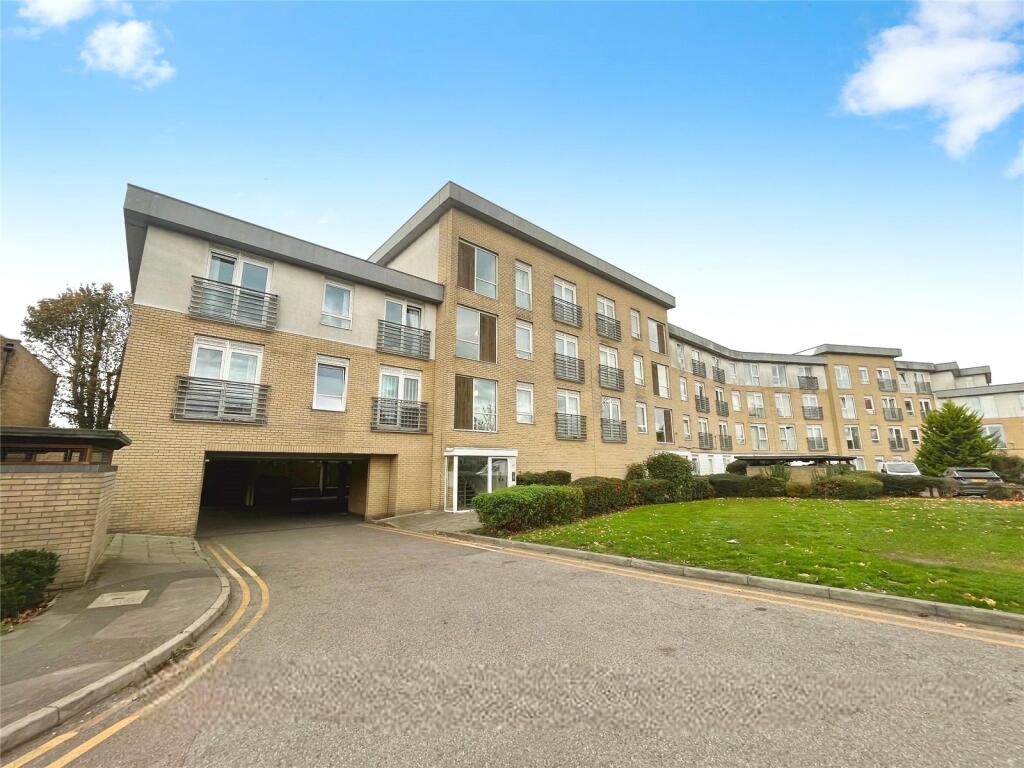 2-bed apartment on Station Avenue, Southend-on-Sea, Essex, £170,000
