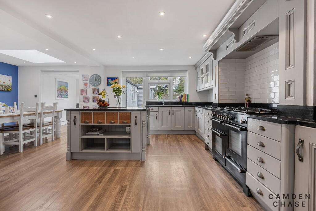 House in Watford - View 5