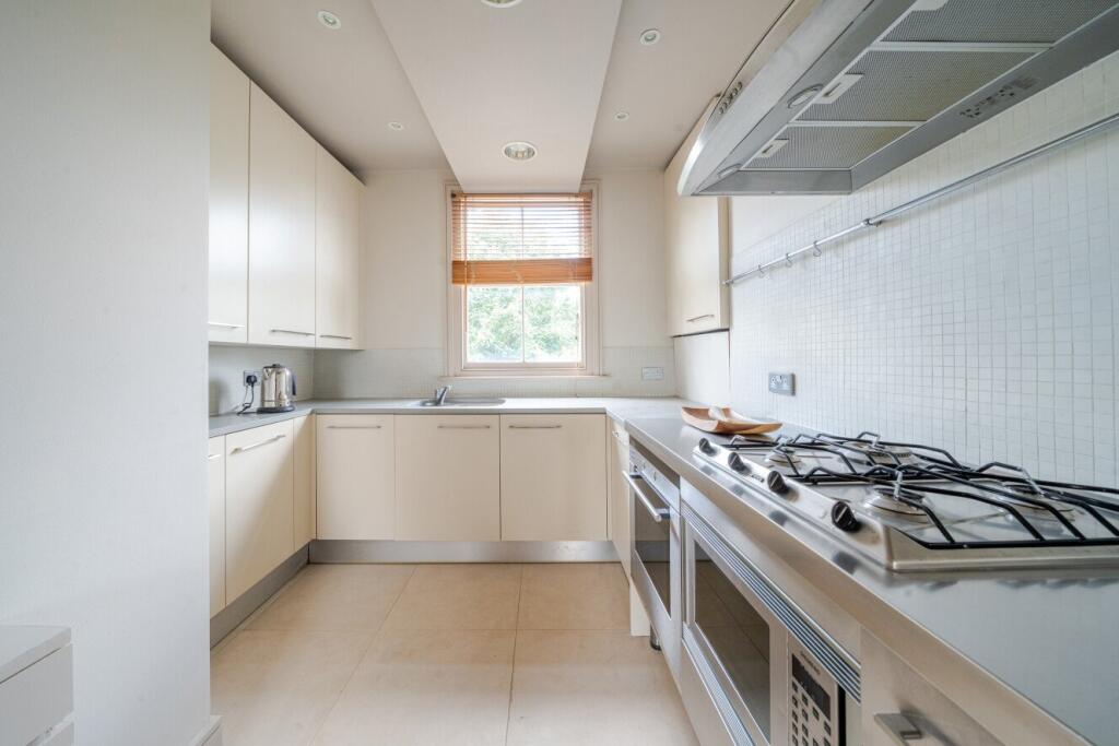 Apartment in London - View 5