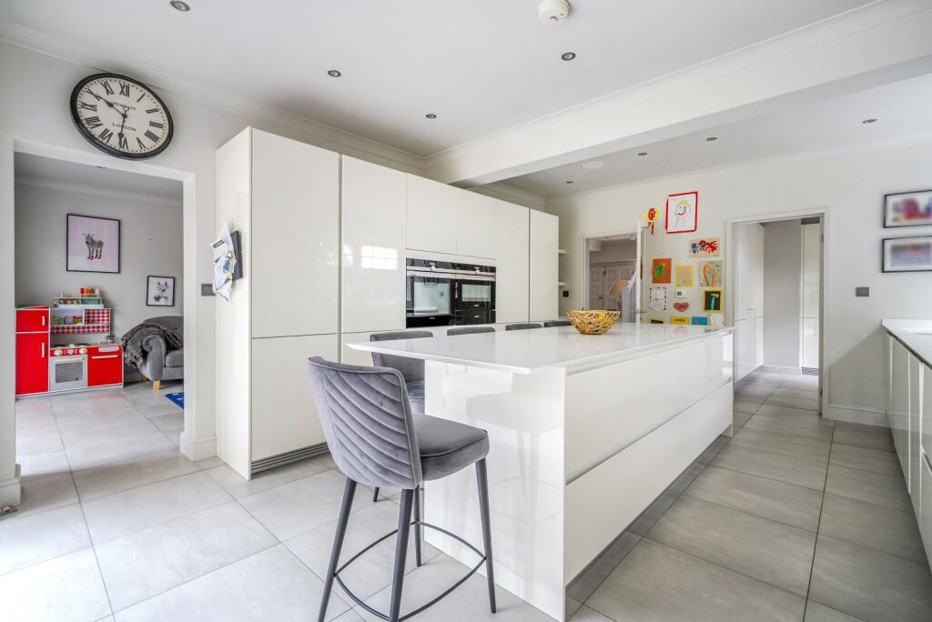 Blackdown Avenue, Pyrford, GU22 - View 4