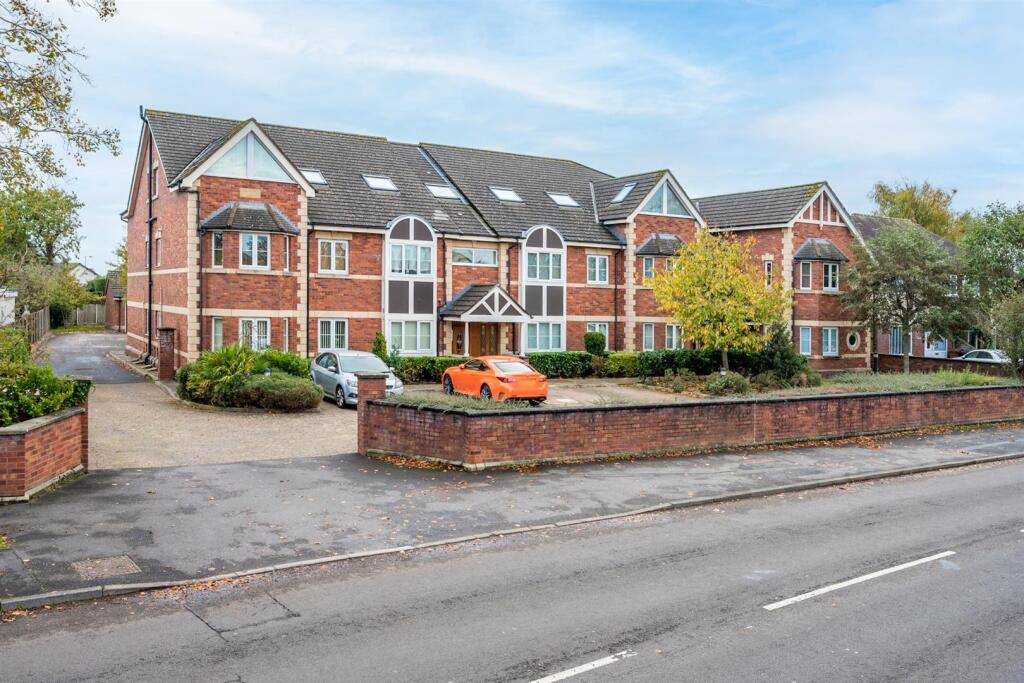 Main image of property: the Gowery, Church Road, Formby