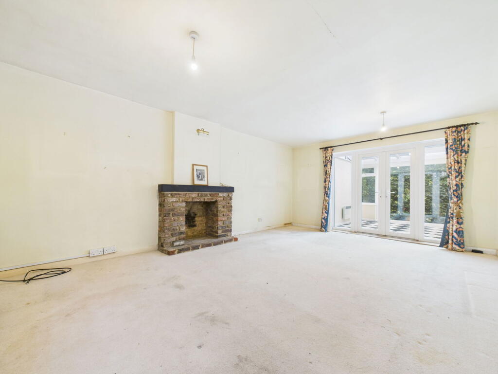 Old Yard Cottage, Bradcutts Lane, Cookham, SL6 photo 2