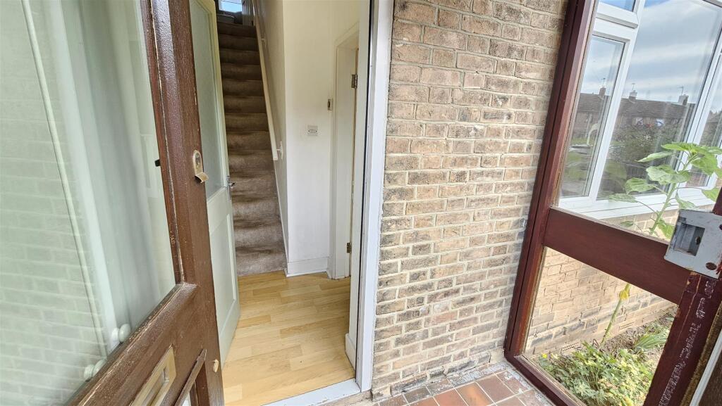 Trenchard Close, Newton, Nottingham photo 2