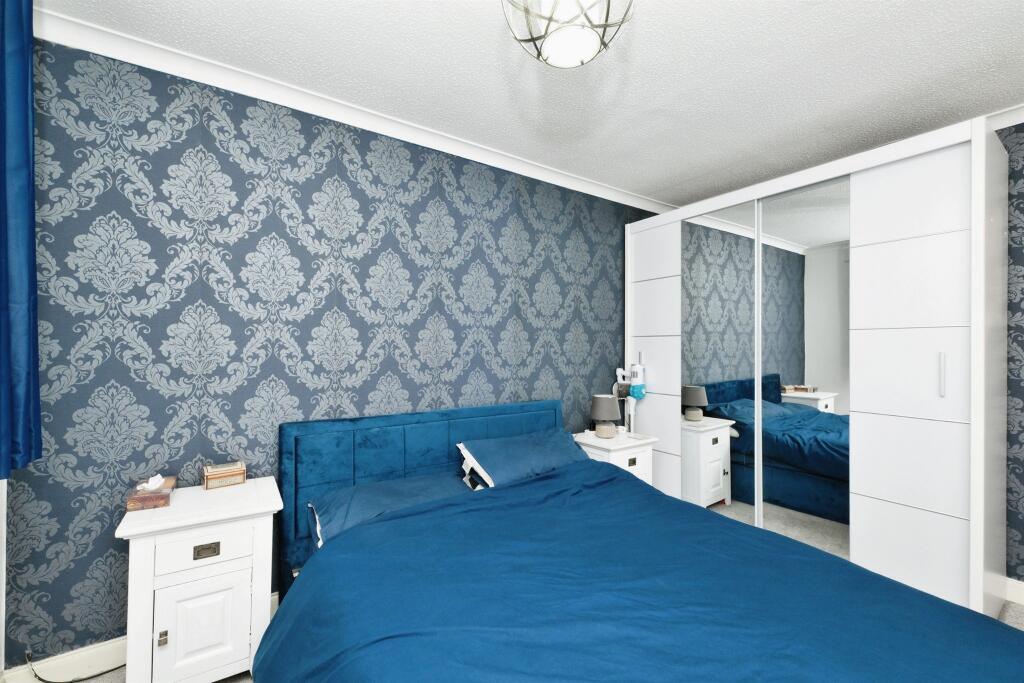 Apartment in Enfield - View 4